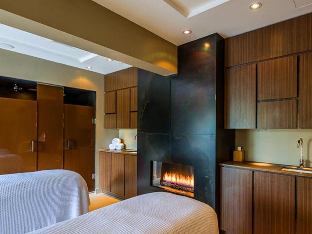 Hotel Taboo Muskoka Gravenhurst Esterno foto