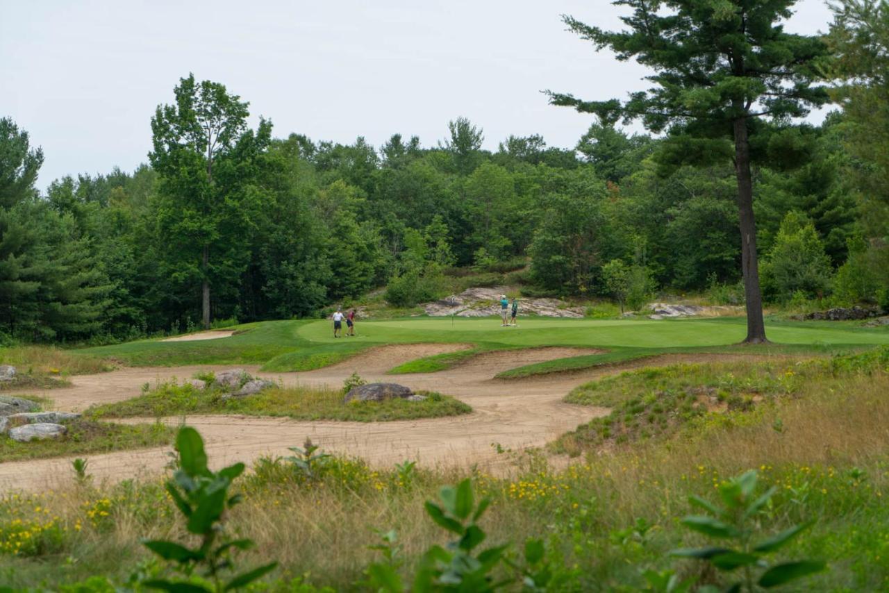 Hotel Taboo Muskoka Gravenhurst Esterno foto