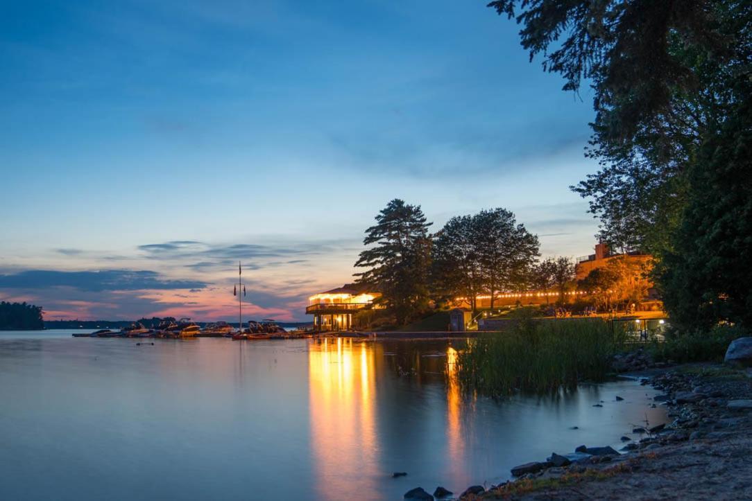 Hotel Taboo Muskoka Gravenhurst Esterno foto