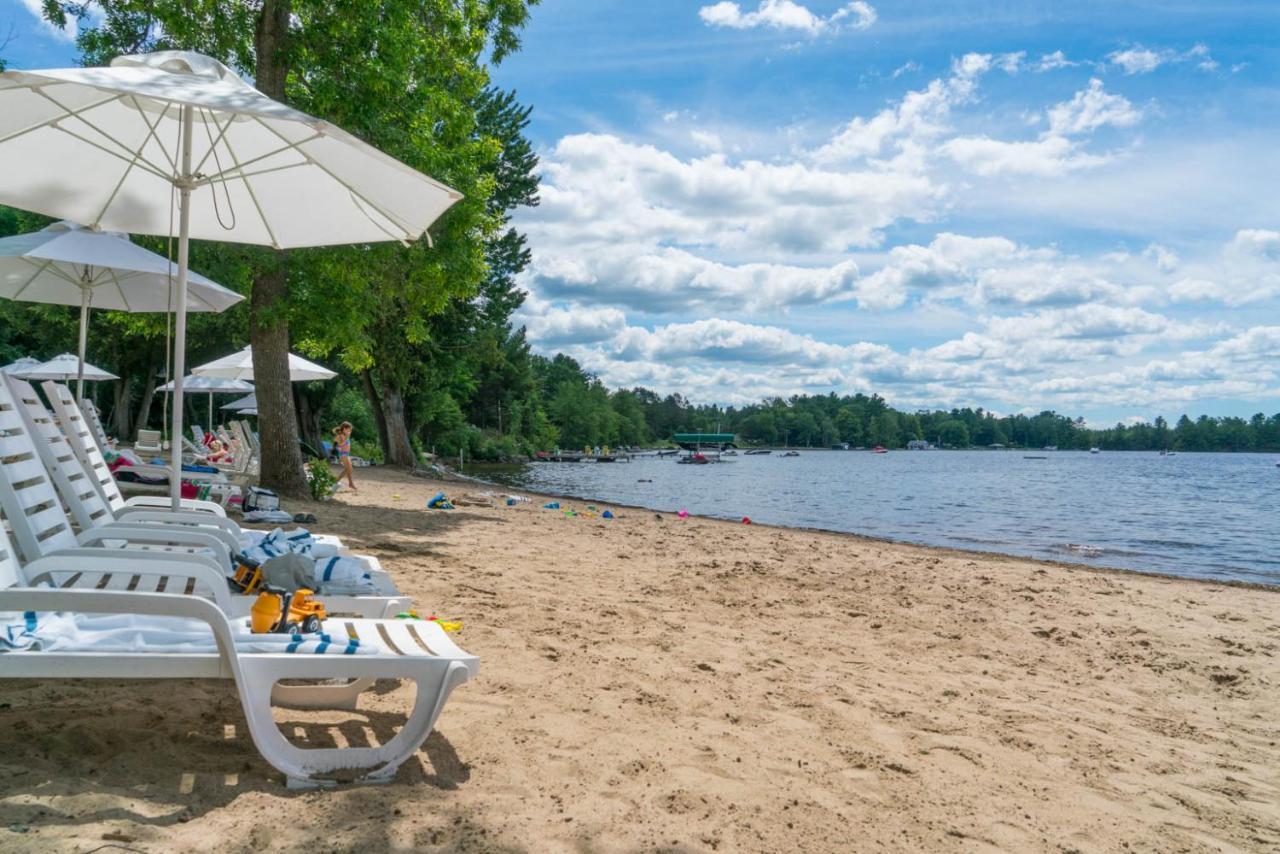 Hotel Taboo Muskoka Gravenhurst Esterno foto