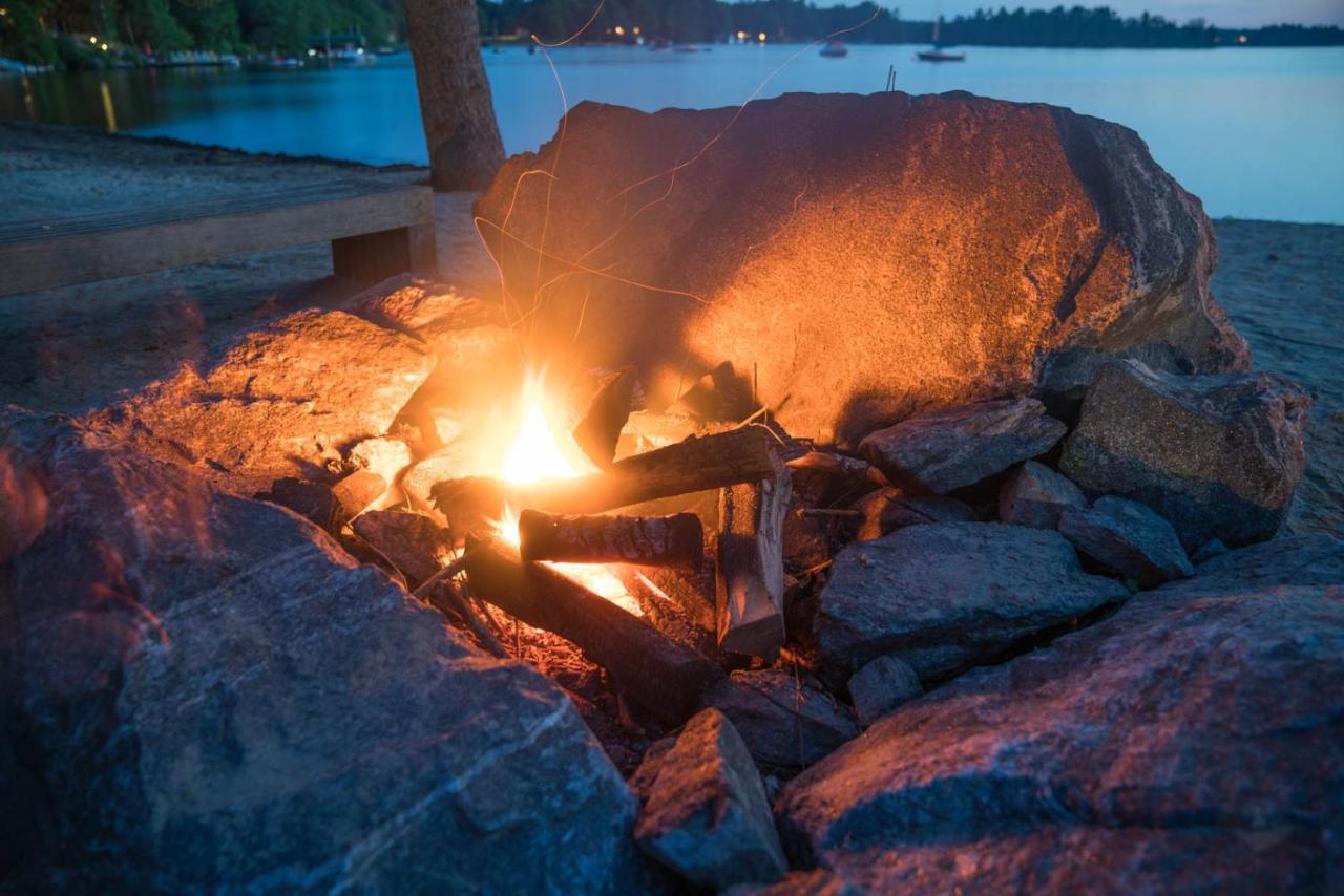 Hotel Taboo Muskoka Gravenhurst Esterno foto